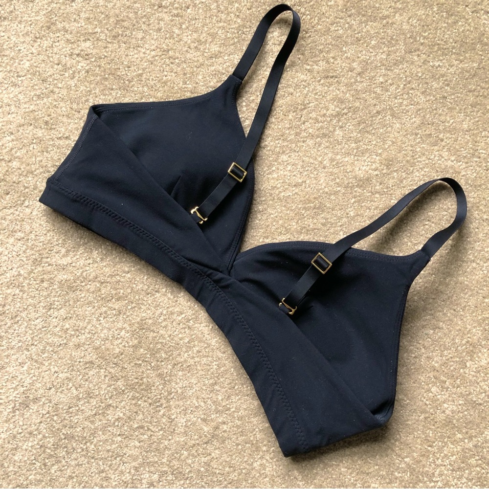 Athleta Black Bra EUC - Picture 3 of 5